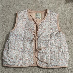 Pink and white floral quilted puffer vest for women size small